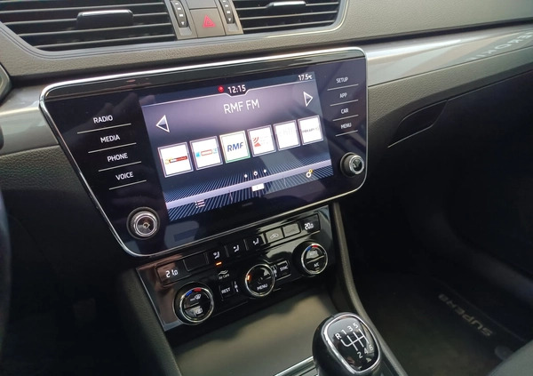 Skoda Superb cena 74900 przebieg: 149999, rok produkcji 2020 z Poznań małe 466